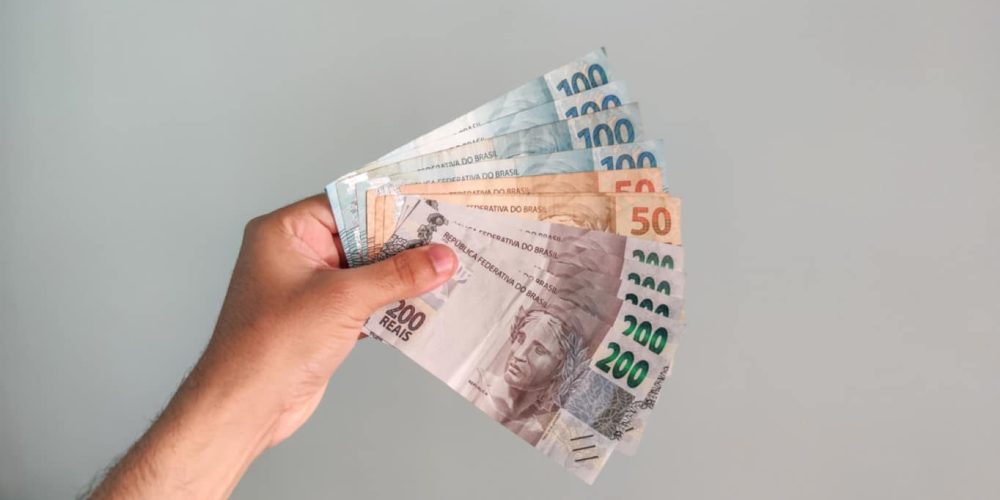 Real,Currency,,Money,From,Brazil.,Brasil,,Dinheiro,,Reais,,Hand.,People