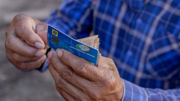 previdencia-social-dinheiro-homem-fdr-1